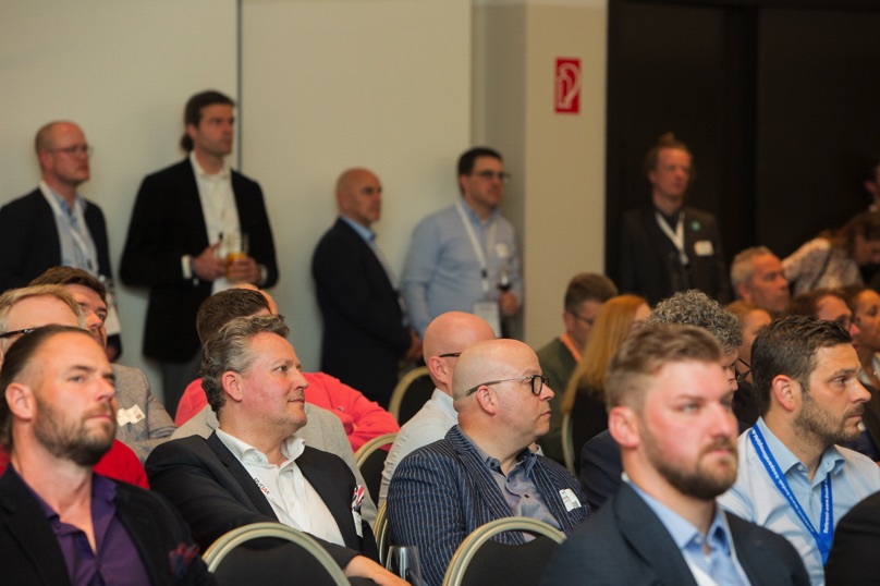 /images/slider-imgs-xs/066_Foto Loeffler_Weconact.jpg